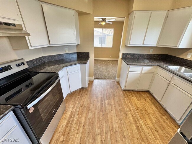 Building Photo - 3151 N Soaring Gulls Dr