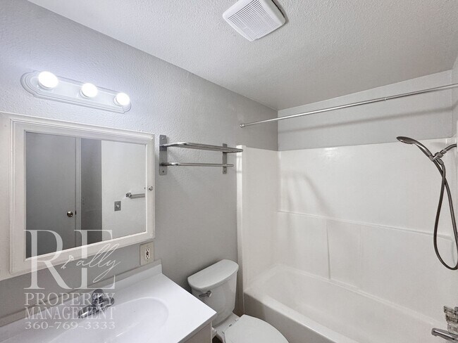 Building Photo - Refreshed 3-Bed Hefner Home with Private Lawn & Covered Parking