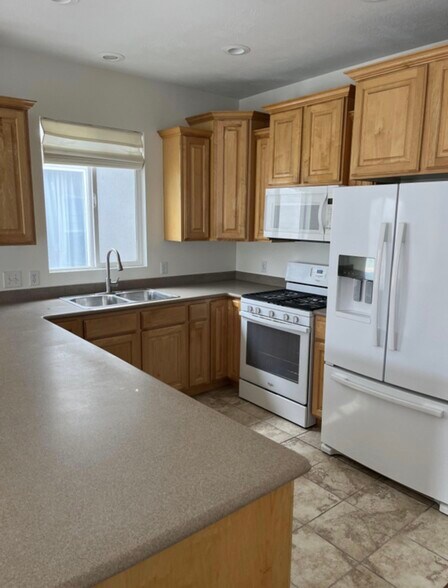 Building Photo - 6651 S Interlochin Ln