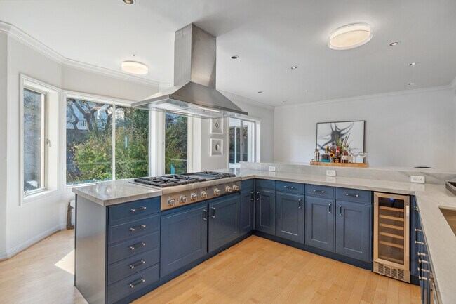 Building Photo - 900 Green St