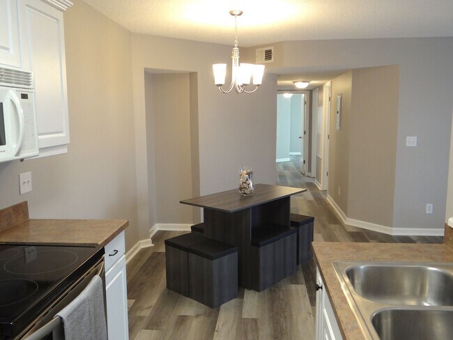Building Photo - Long term ground floor rental
