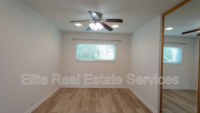 Building Photo - 255 Camino Del Cerro Grande