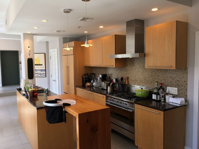 Building Photo - 116 S 20th St