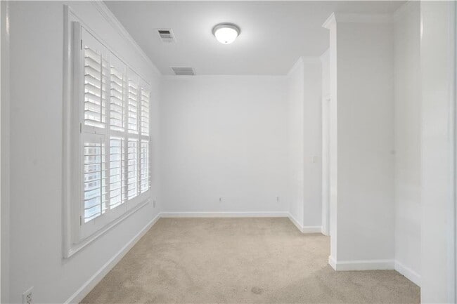 Building Photo - 3405 Regent Pl SW