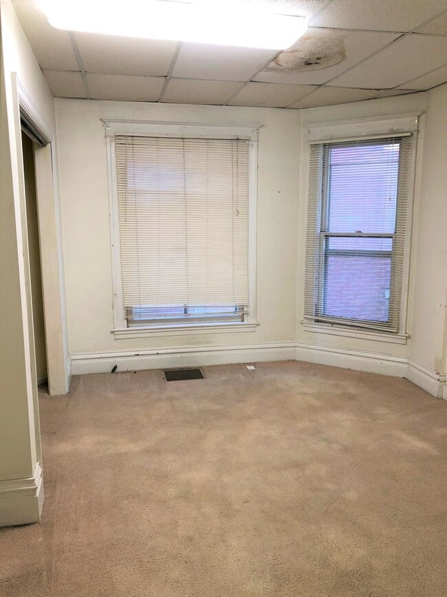 Building Photo - 614 S Clinton St