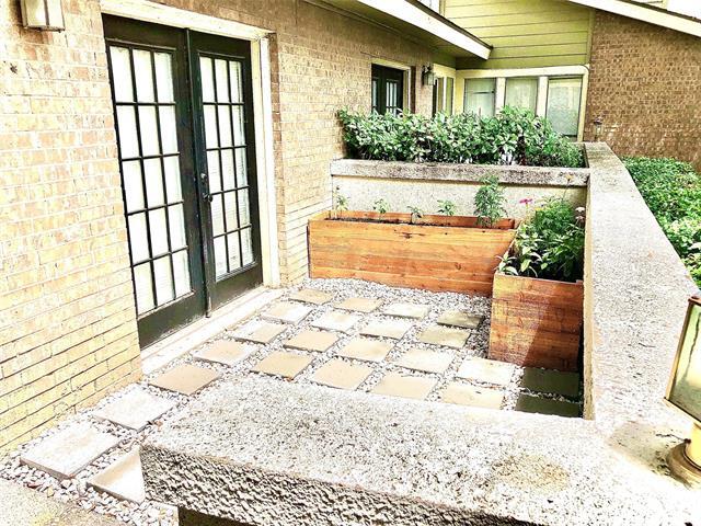 Building Photo - 9601 Walnut St