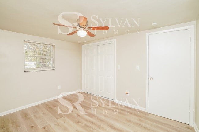 Building Photo - Lease today! No extra charge for contentment and relaxation!