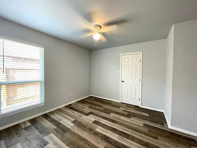 Building Photo - 3 bed 2 bath Move In Ready! Frenship ISD