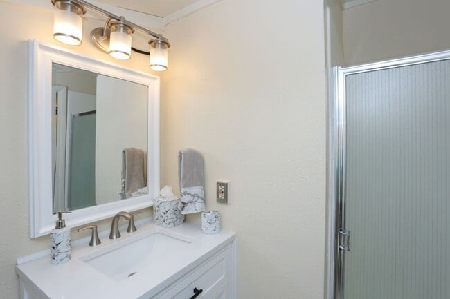 Building Photo - Walk to Main St and Gondola! Furnished! In unit sauna and amenities! Flexible lease terms!