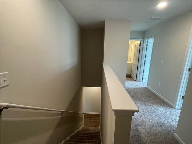 Building Photo - 4663 Fullerton Dr