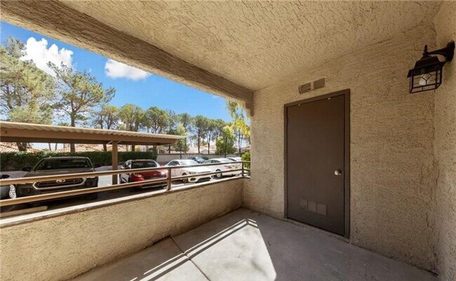 Building Photo - Upgraded 2 bedroom condo in guard gated co...