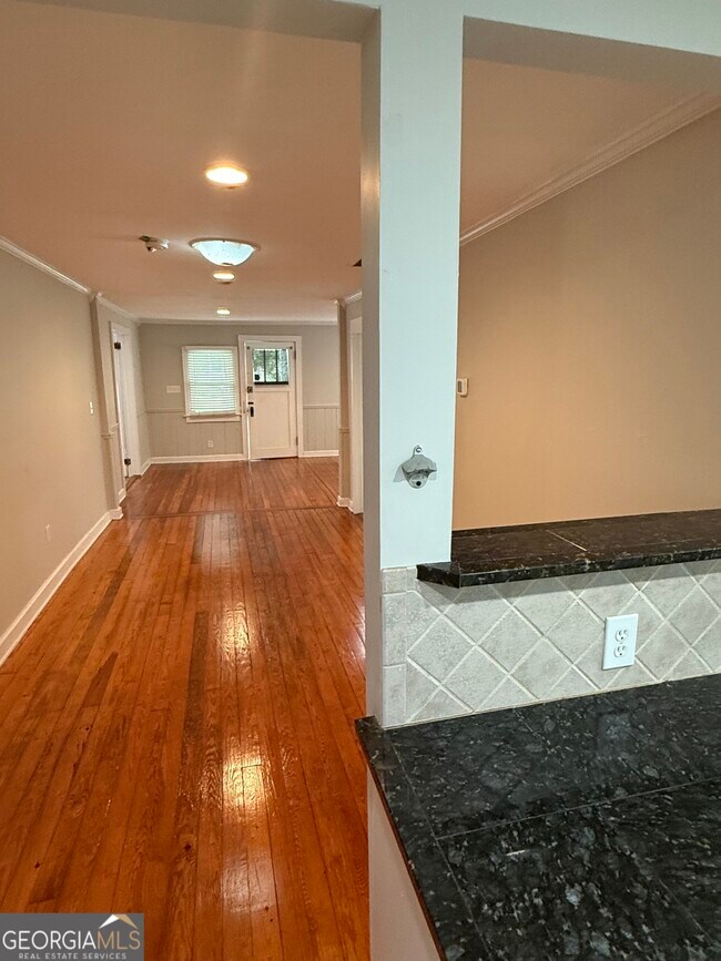 Building Photo - 1750 Linwood Ave