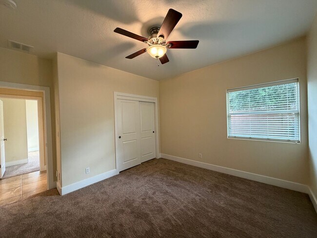 Building Photo - 135 Orchard Ln