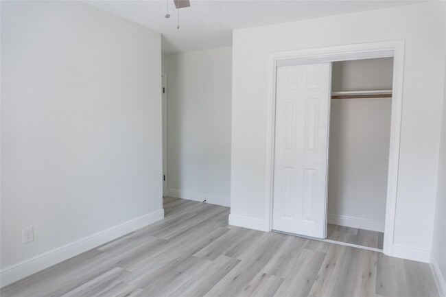 Building Photo - 609 Oak Harbor Dr