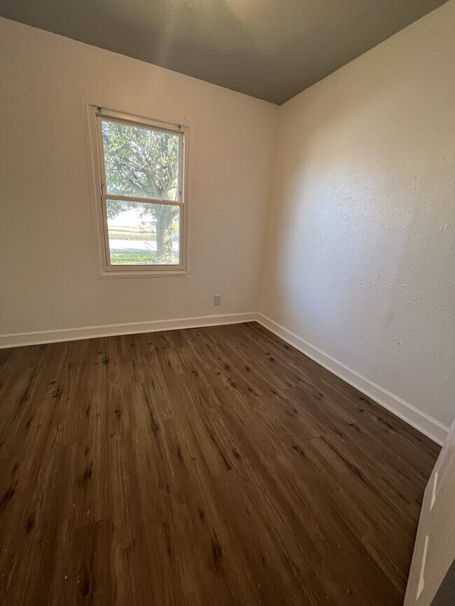 Building Photo - 715 St Barbara Ln