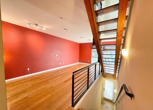 Building Photo - 32 Glashaus Loop