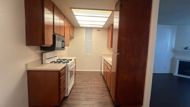 Building Photo - West Lancaster Condo in Pine Creek Village...