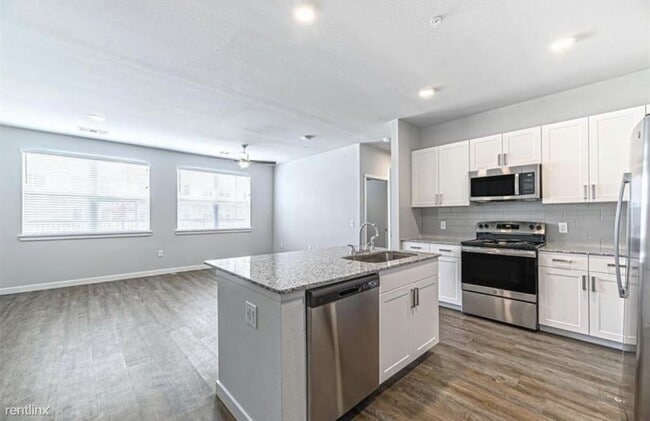 Building Photo - 1 br, 1 bath Condo - 12702 Lexington St  -...