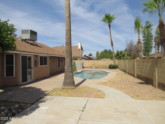 Building Photo - 7914 W Sweetwater Ave