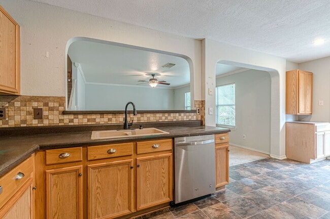 Building Photo - 164 Springtree Hollow
