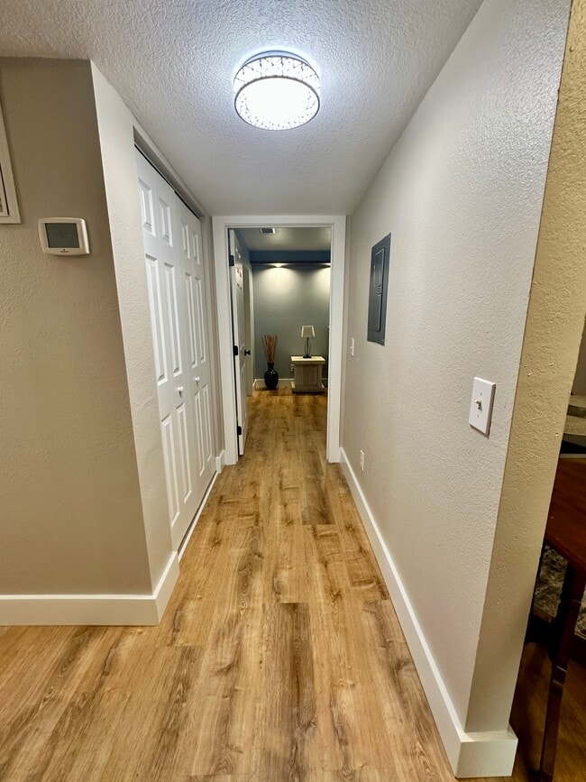 Building Photo - 13703 Richmond Park Dr N