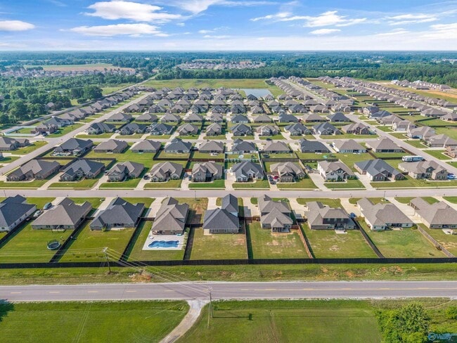 Building Photo - 17050 Stonegate Dr