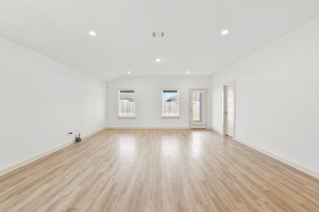 Building Photo - 7915 Murciana Dr