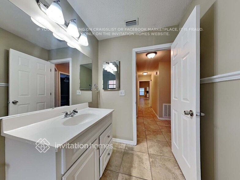Building Photo - 2255 Harbor Pointe Pl