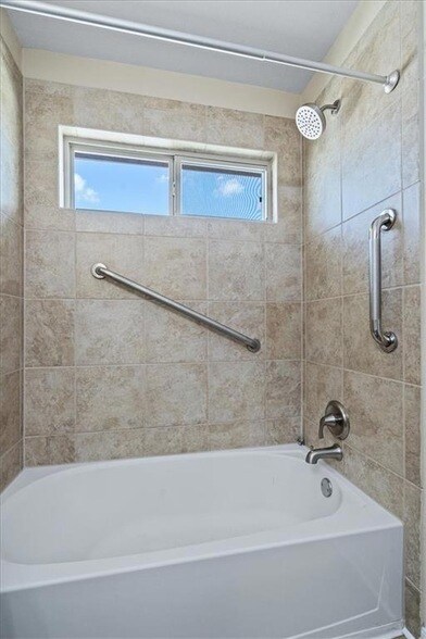 Building Photo - 519 Pinnacle Dr