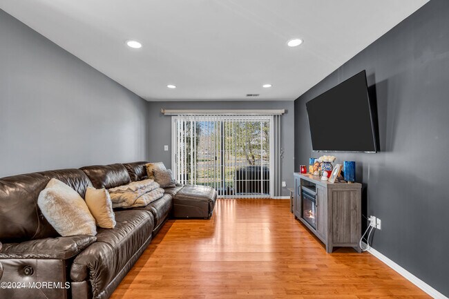 Building Photo - 237 Paddington Ct