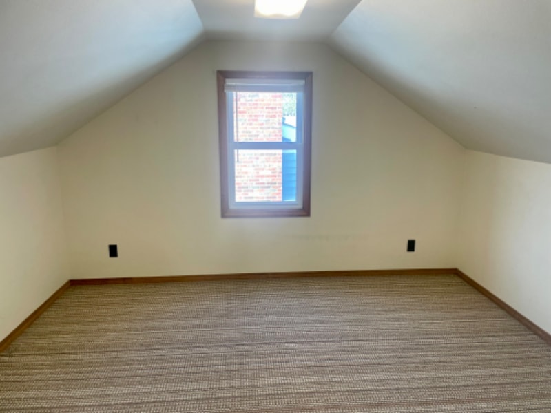 Building Photo - 778 4th Ave W