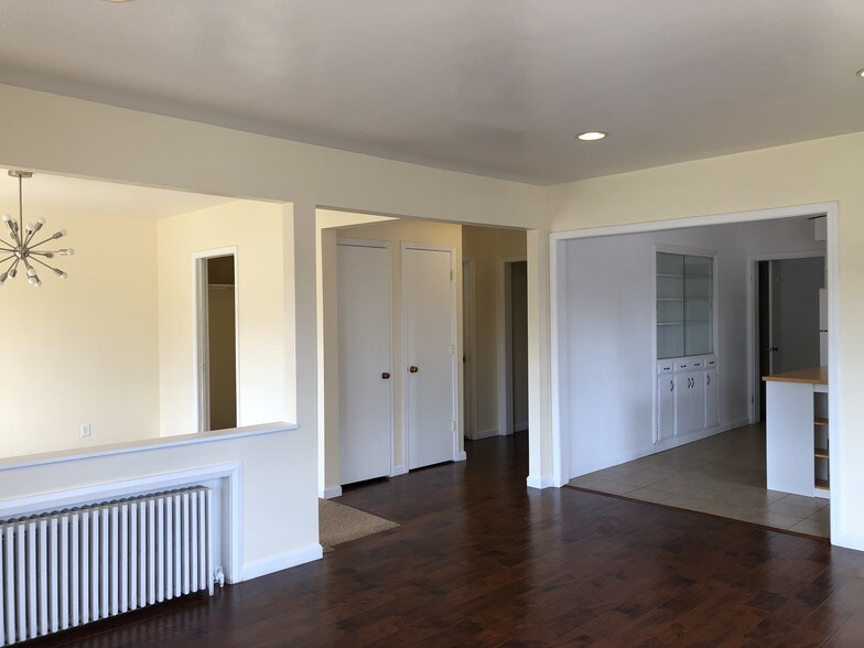 Building Photo - 795 Roberts St