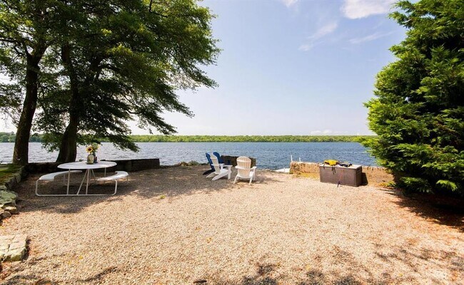 Building Photo - 67 Lake Side Dr