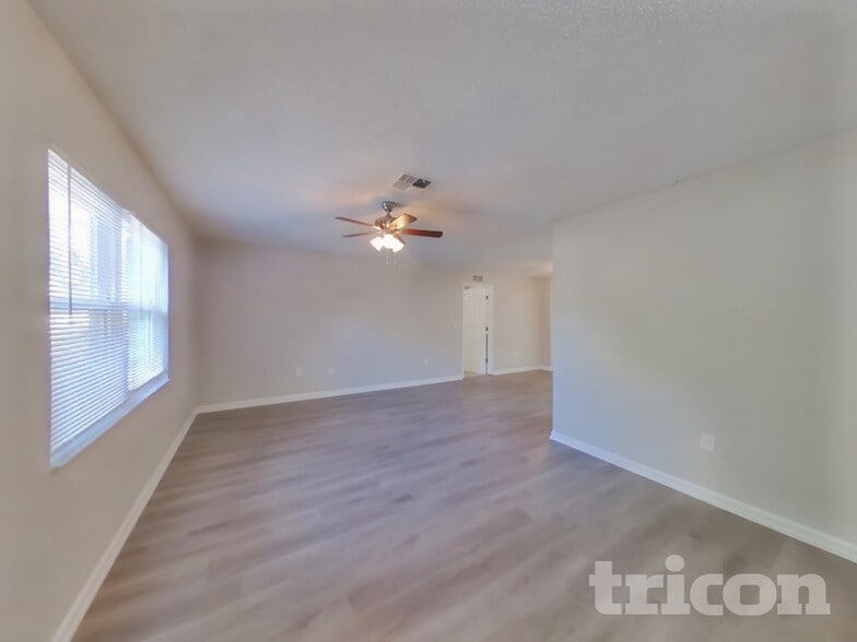 Building Photo - 330 Malcolm Ave