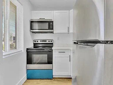 Building Photo - 1000 NW 95th Terrace