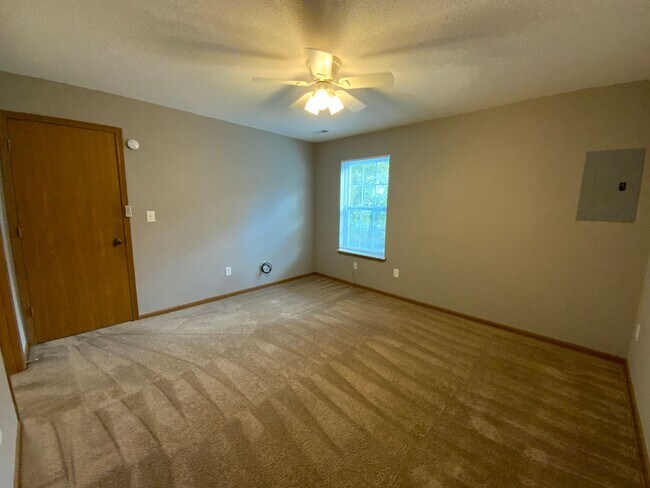 Building Photo - 3566-3568 Prescott Dr