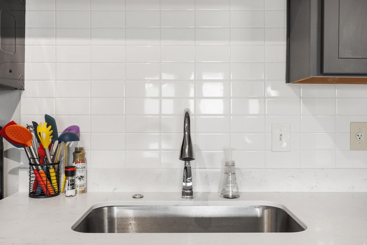 Building Photo - 8054 Exchange Dr