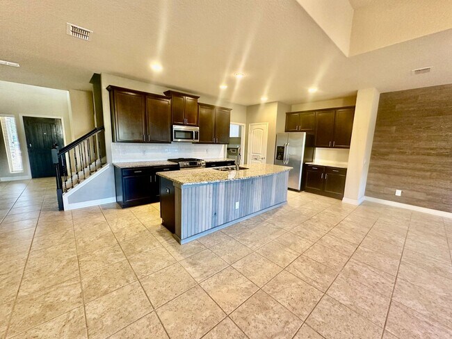 Building Photo - 1010 Bar Z Ranch