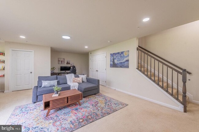 Building Photo - 43376 Town Gate Square