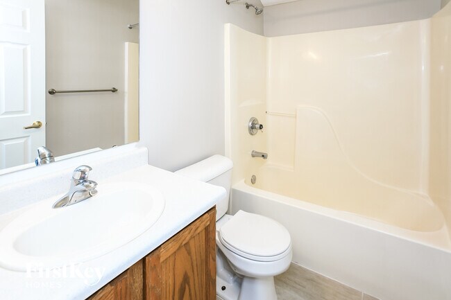 Building Photo - 6753 Long Run Dr