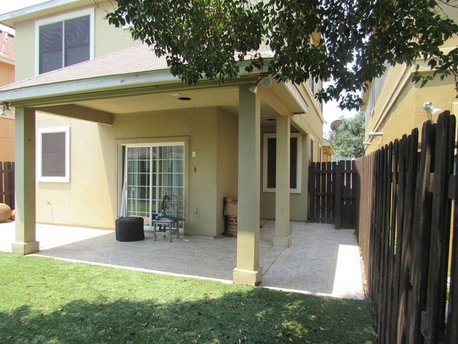 Building Photo - 9310 Albany Dr