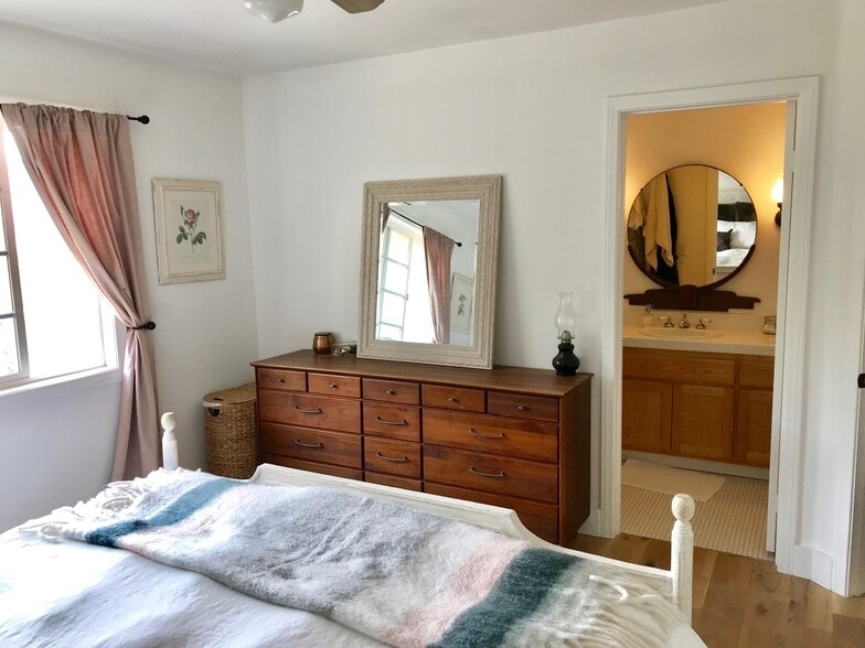 Building Photo - LOFT HOUSE, 19121-B Camino Vista Rd