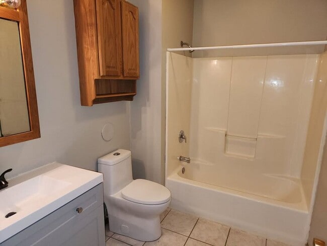 Building Photo - 825-827 Gohres St