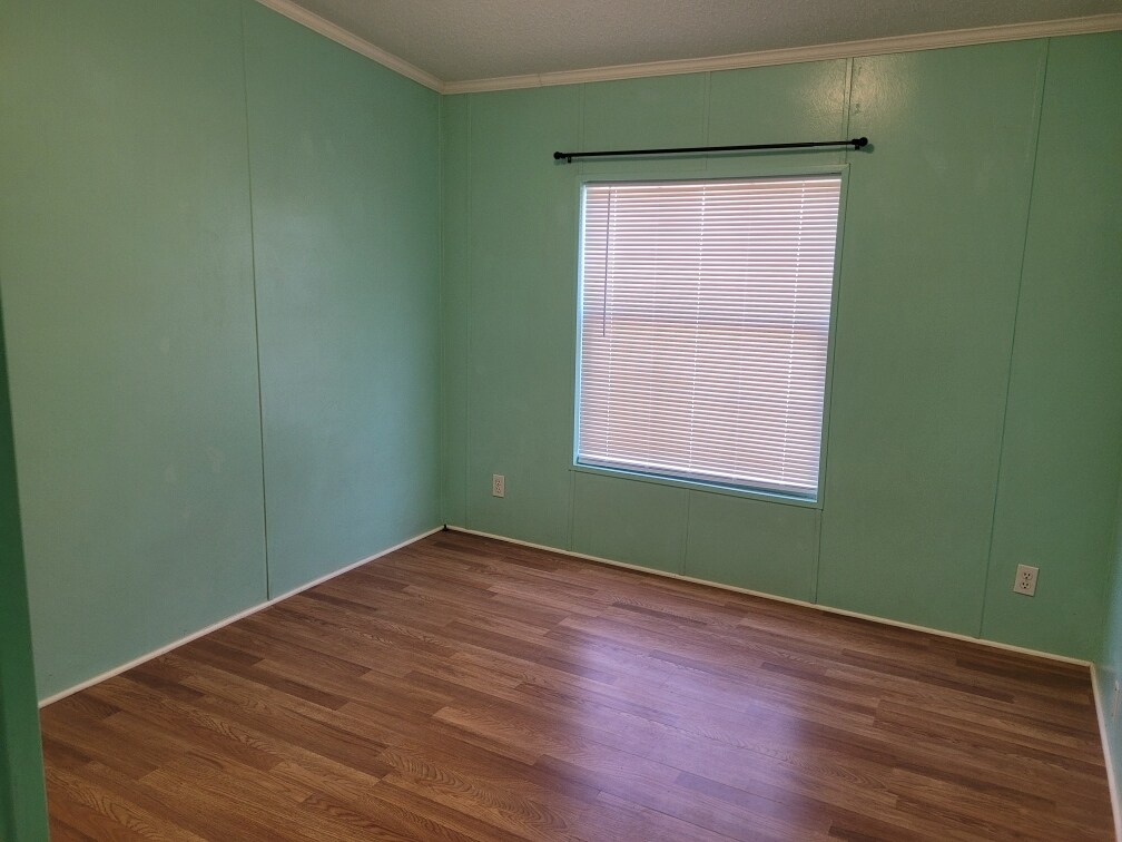 Building Photo - 22696 Lakeway Hbr