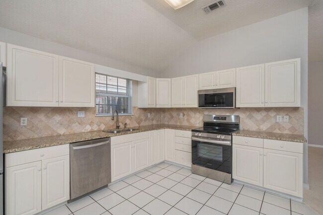 Building Photo - 107 Bay Tree Dr