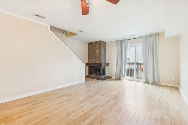 Building Photo - Norfolk condo across from Chesapeake Bay