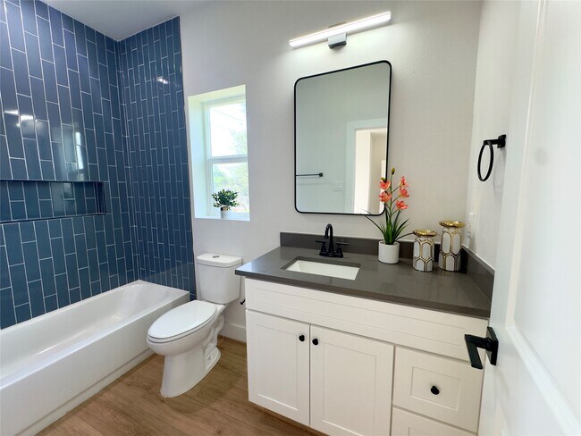 Building Photo - 7819 Colonial Ln