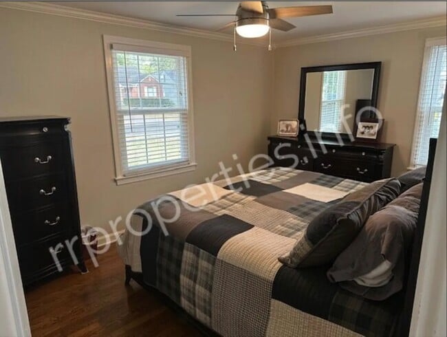 Building Photo - 2309 W 79th Terrace