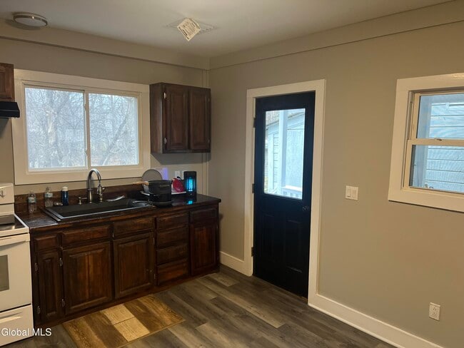 Building Photo - 9-11 Factory St