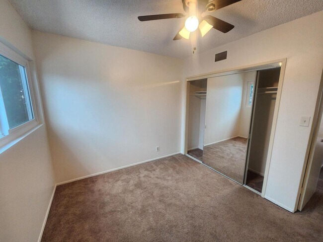 Building Photo - Moonstone